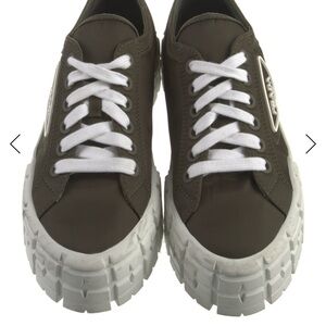 Prada
Nylon Sneakers
Women's Size: 8 | IT 38